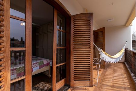 Casa à venda com 462m², 4 quartos e 6 vagasVaranda da Suíte 1