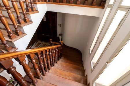 Casa à venda com 462m², 4 quartos e 6 vagasEscadas