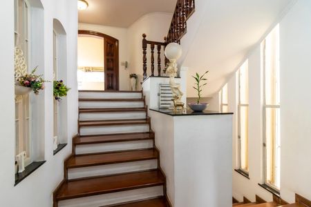 Casa à venda com 462m², 4 quartos e 6 vagasEscadas