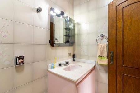 Casa à venda com 462m², 4 quartos e 6 vagasBanheiro da Suíte 2