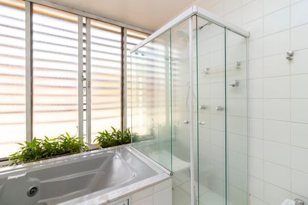 Casa à venda com 462m², 4 quartos e 6 vagasBanheiro da Suíte 1