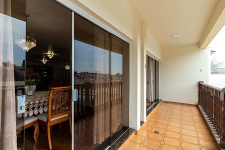 Casa à venda com 462m², 4 quartos e 6 vagasVaranda das Salas de Jantar