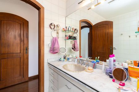 Casa à venda com 462m², 4 quartos e 6 vagasBanheiro da Suíte 1