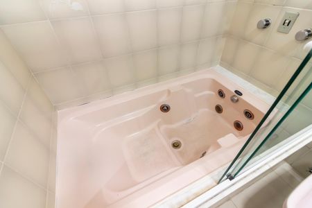 Casa à venda com 462m², 4 quartos e 6 vagasBanheiro da Suíte 2