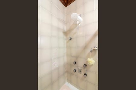 Casa à venda com 462m², 4 quartos e 6 vagasBanheiro da Suíte 2