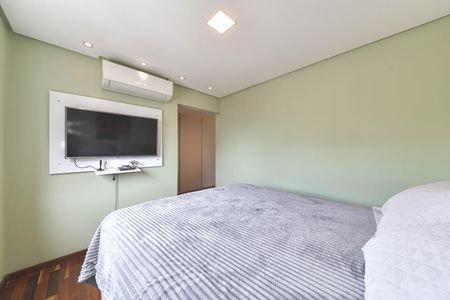 Apartamento à venda com 130m², 4 quartos e 2 vagas Apartamento à venda com 130m², 4 quartos e 2 vagasSuíte