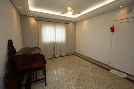 Casa de condomínio à venda com 136m², 3 quartos e 2 vagasSala de TV