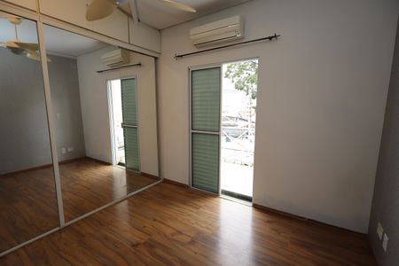 Casa de condomínio à venda com 136m², 3 quartos e 2 vagasSuíte