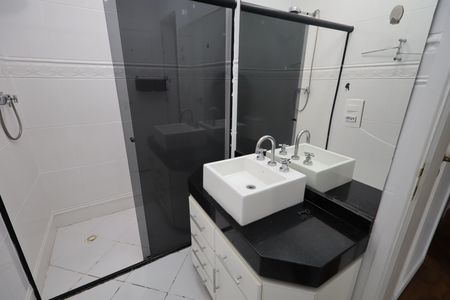 Casa de condomínio à venda com 136m², 3 quartos e 2 vagasBanheiro da Suíte