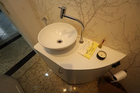 Casa de condomínio à venda com 136m², 3 quartos e 2 vagasLavabo