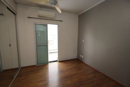 Casa de condomínio à venda com 136m², 3 quartos e 2 vagasSuíte