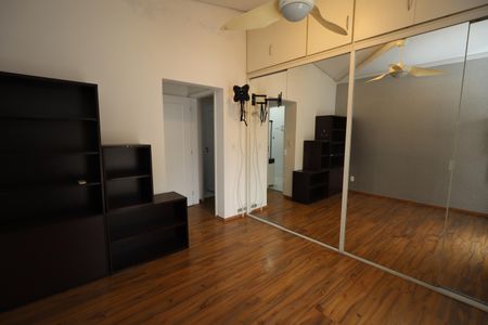 Casa de condomínio à venda com 136m², 3 quartos e 2 vagasSuíte