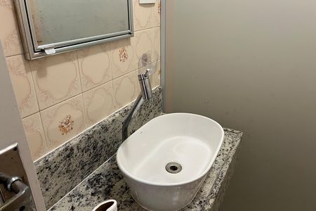 Banheiro de apartamento para alugar com 1 quarto, 60m² em Aparecida, Santos
