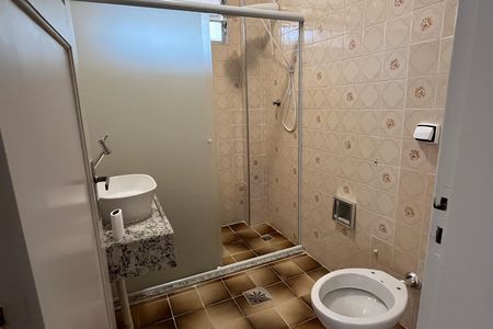 Banheiro de apartamento para alugar com 1 quarto, 60m² em Aparecida, Santos