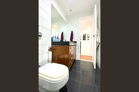 Apartamento à venda com 82m², 2 quartos e sem vagaBanheiro