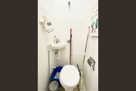 Apartamento à venda com 82m², 2 quartos e sem vagaBanheiro de serviço