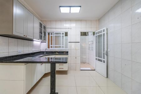 Casa de condomínio à venda com 130m², 3 quartos e 2 vagas Casa de condomínio à venda com 130m², 3 quartos e 2 vagasCozinha