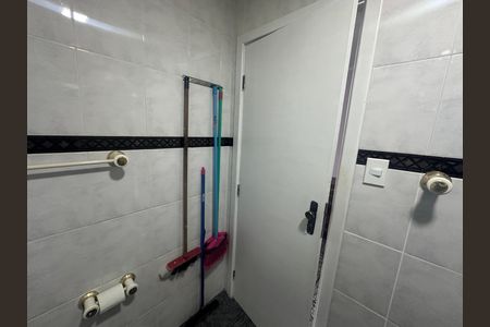 Banheiro de apartamento para alugar com 1 quarto, 34m² em Centro, São Vicente