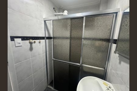 Banheiro de apartamento para alugar com 1 quarto, 34m² em Centro, São Vicente
