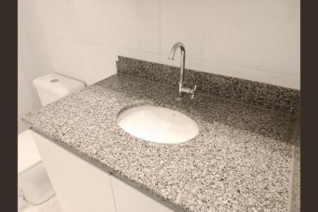 Studio para alugar com 32m², 1 quarto e sem vaga Studio para alugar com 32m², 1 quarto e sem vagaBanheiro Social