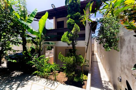 Casa para alugar com 270m², 3 quartos e 5 vagas Casa para alugar com 270m², 3 quartos e 5 vagasEntrada