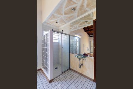 Casa para alugar com 270m², 3 quartos e 5 vagas Casa para alugar com 270m², 3 quartos e 5 vagasBanheiro da Suíte 3