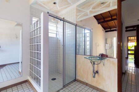 Casa para alugar com 270m², 3 quartos e 5 vagas Casa para alugar com 270m², 3 quartos e 5 vagasBanheiro da Suíte 3