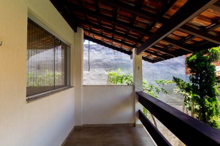 Casa para alugar com 270m², 3 quartos e 5 vagas Casa para alugar com 270m², 3 quartos e 5 vagasVaranda da Suíte 2