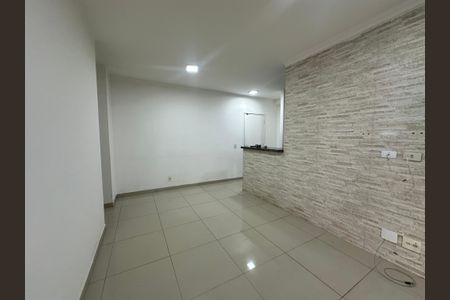 Sala de apartamento para alugar com 2 quartos, 72m² em Jardim Tupanci, Barueri