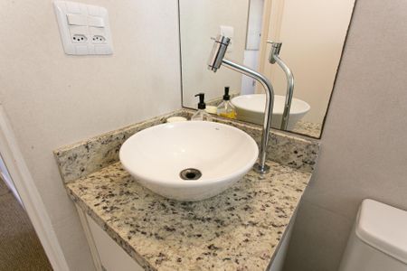 Apartamento à venda com 51m², 2 quartos e 1 vaga Apartamento à venda com 51m², 2 quartos e 1 vagaBanheiro Social