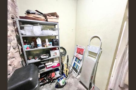 Casa à venda com 75m², 2 quartos e 1 vagaEdícula