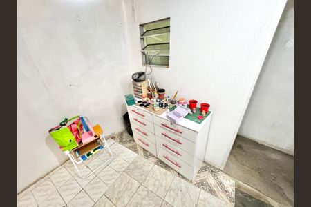 Casa à venda com 75m², 2 quartos e 1 vagaEdícula