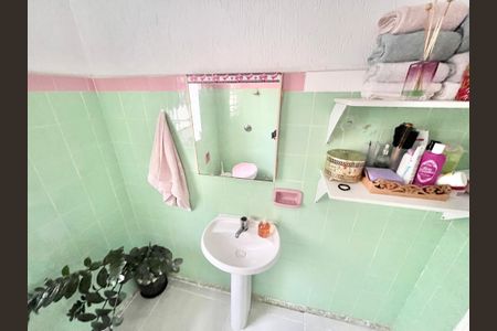 Casa à venda com 75m², 2 quartos e 1 vagaBanheiro de serviço