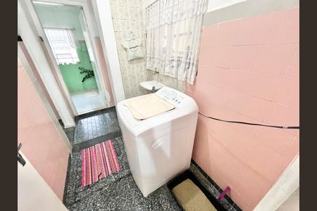 Casa à venda com 75m², 2 quartos e 1 vagaÁrea de Serviço