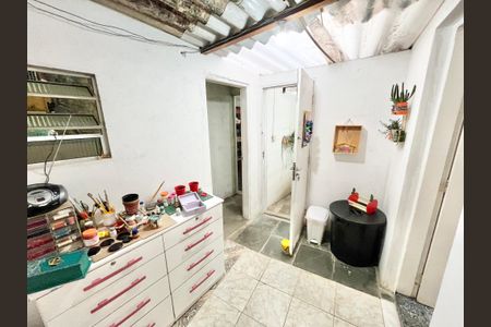 Casa à venda com 75m², 2 quartos e 1 vagaEdícula
