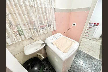 Casa à venda com 75m², 2 quartos e 1 vagaÁrea de Serviço