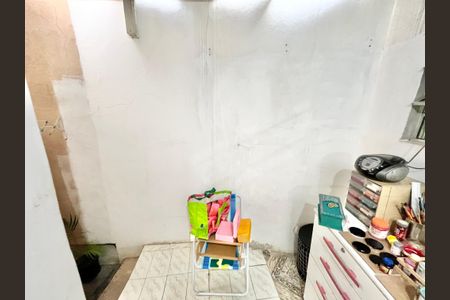 Casa à venda com 75m², 2 quartos e 1 vagaEdícula