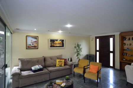 Casa de condomínio à venda com 432m², 4 quartos e 3 vagasSala