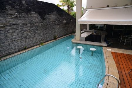 Casa de condomínio à venda com 432m², 4 quartos e 3 vagasPiscina