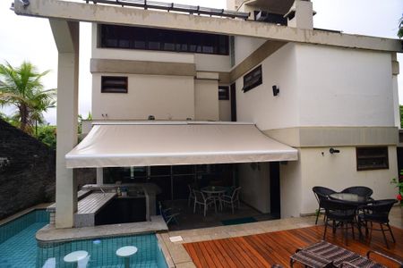 Casa de condomínio à venda com 432m², 4 quartos e 3 vagasFundos Casa