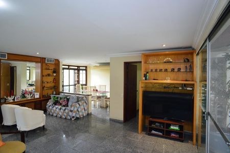 Casa de condomínio à venda com 432m², 4 quartos e 3 vagasSala