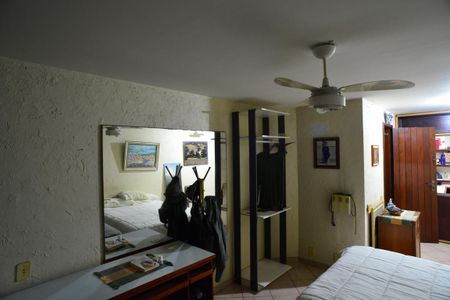 Casa de condomínio à venda com 432m², 4 quartos e 3 vagasQuarto 2