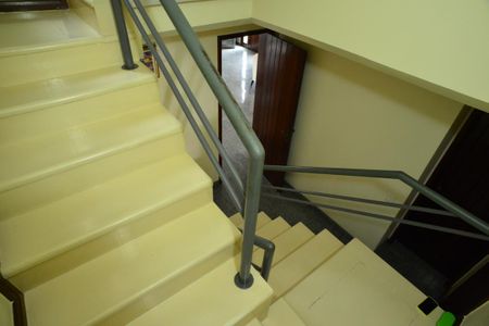 Casa de condomínio à venda com 432m², 4 quartos e 3 vagasEscada 2º Piso