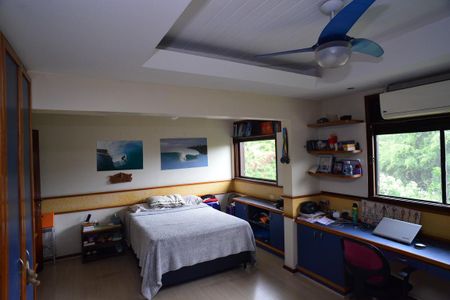 Casa de condomínio à venda com 432m², 4 quartos e 3 vagasQuarto