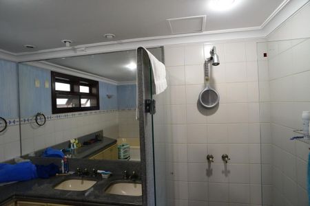 Casa de condomínio à venda com 432m², 4 quartos e 3 vagasBanheiro Suíte Principal