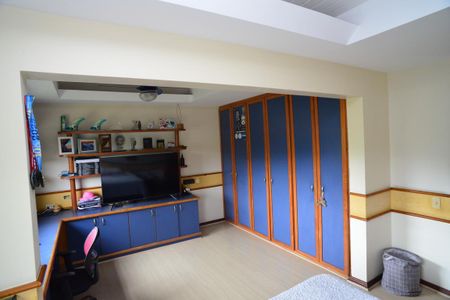 Casa de condomínio à venda com 432m², 4 quartos e 3 vagasQuarto