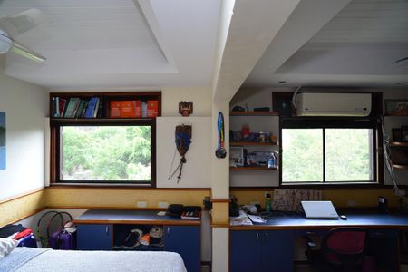 Casa de condomínio à venda com 432m², 4 quartos e 3 vagasSuíte