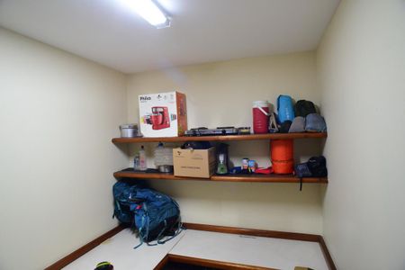 Casa de condomínio à venda com 432m², 4 quartos e 3 vagasQuarto 2