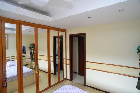 Casa de condomínio à venda com 432m², 4 quartos e 3 vagasSuíte