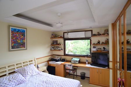 Casa de condomínio à venda com 432m², 4 quartos e 3 vagasSuíte